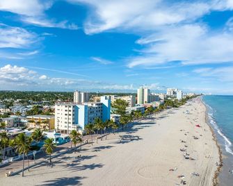 Palm Lined Oasis Walk To Beach - Hollywood - Plage