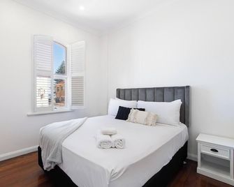 Largs Oasis - Beach and Jetty views - Largs Bay