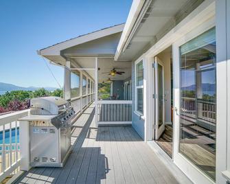 Lakeport Home with Stunning Lake and Mountain Views - Lakeport - Balcony