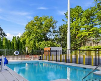 Hampton Inn Martinsburg South-Inwood - Inwood - Uima-allas