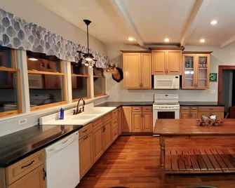 Grandma's Christmas Farmhouse Near Spearhead & Hmcoy Atv Trails. Back Of Dragon - Bluefield - Cocina