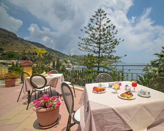 Hotel Baia Delle Sirene - Taormina - Parveke