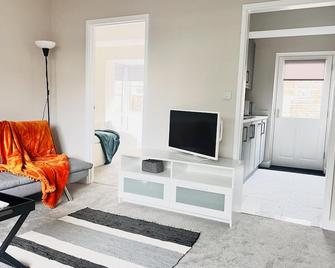 Amber Apartment 2 in Newmarket - Newmarket - Living room