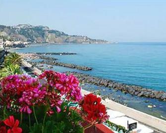 Costa Azzurra - Giardini Naxos - Balkon