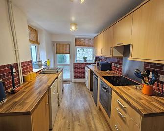 Cheerful two bedroom cottage in the Forest of Dean - Lydbrook - Kitchen