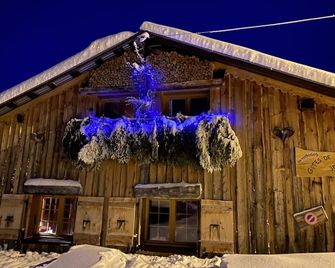 Authentic alpine chalet in Praz de lys sommand at 1500m on the ski slopes - Mieussy - Bâtiment