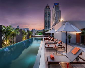 أجنحة راديسون بانكوك سوخومفيت - بانكوك - حوض السباحة