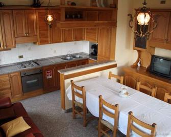 Montefalco Guest House - Red Room - Montefalco - Kitchen