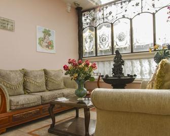 Eugenia Hotel - Κίτο - Σαλόνι