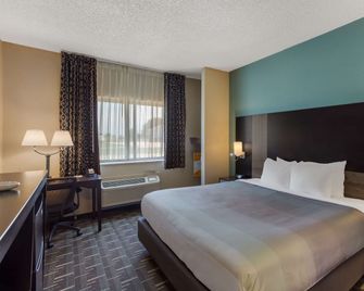 Quality Inn Galesburg near US Highway 34 and I-74 - Galesburg - Schlafzimmer