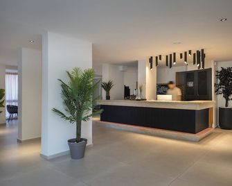 מלון בלו - אילת - דלפק קבלה