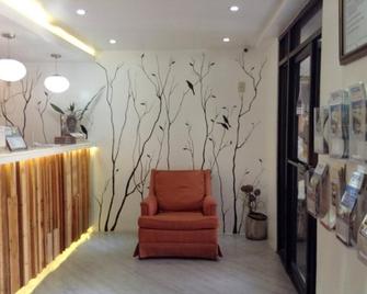 OYO 406 Royal Parc Inn & Suites - Quezon City - Front desk