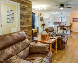 Beach Access + Grill: Lake of the Ozarks Retreat! - Warsaw - Living room