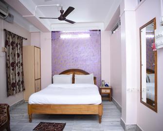Spot On 37646 Hotel Centre Palace - Silchar - Habitación