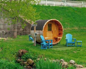 Elroy's @ Big Rock Creek: Where Adventure Meets Comfort in the St. Croix Valley - Saint Croix Falls - Patio