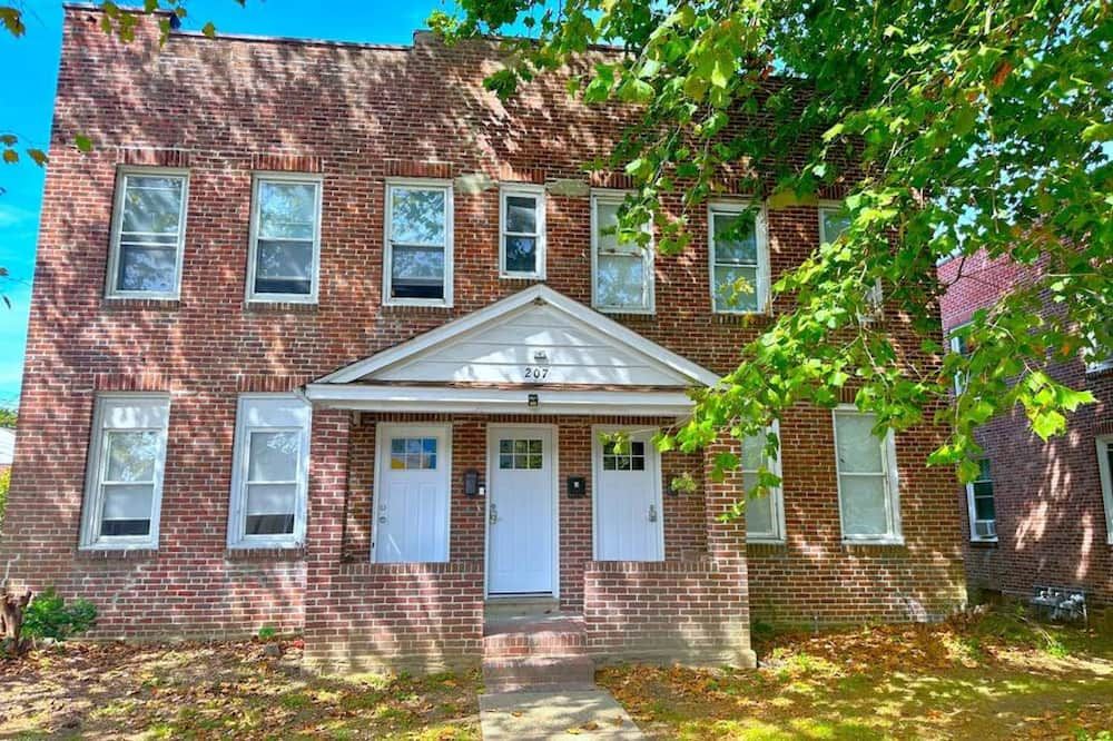 Cozy Walk up King Bed fast WiFi - Wilmington - Building