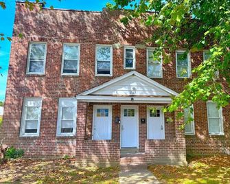 Cozy Walk up King Bed fast WiFi - Wilmington - Building