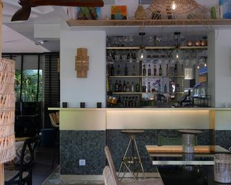 Hôtel La Piscine - Le Lavandou - Bar