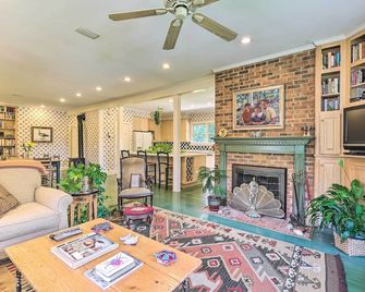 Lush Elkin Home w/ Porch Views & Pool Table - Elkin - Living room