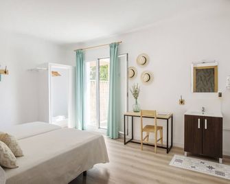 Forenna Hostel - S'Arenal - חדר שינה