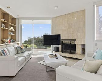 Blue Horizon Mt Eliza - Mount Eliza - Living room