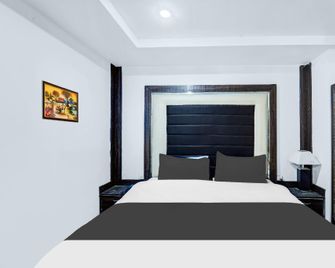 Collection O Rajendra Path Near Railway Station - Patna - Camera da letto