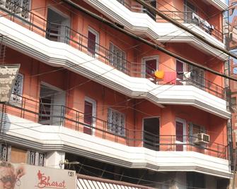 Hotel Raj Deluxe - 安拉阿巴德 - 建築