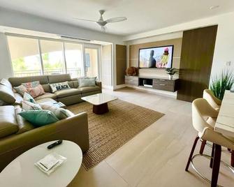 Beachfront Villa in the Rio Mar Resort - Rio Grande - Living room