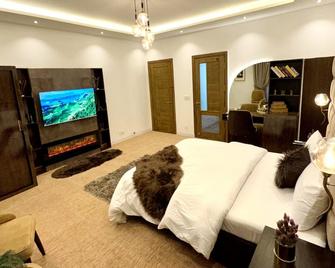 Grand Berkshire Signature Hotel operated by Berkshire Hotels & Resorts UK - Islamabad - Schlafzimmer