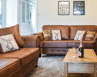 Low View - Buxton - Living room