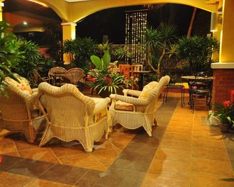 Casa Verde Hotel & Events Center - Cavite City - Patio