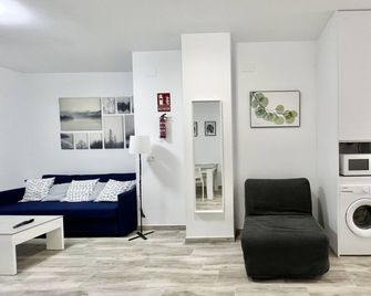 Los Tilos Suites-Vialia - Málaga - Olohuone
