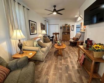 Copper Retreat - private home - Айронвуд - Вітальня