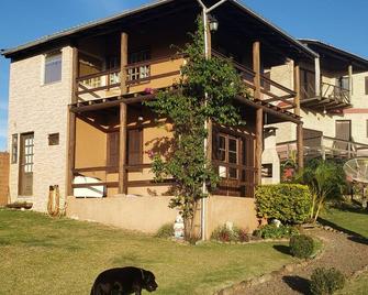 Houses for up to 10 people, beautiful view and yard! - Praia do Rosa - Edifício