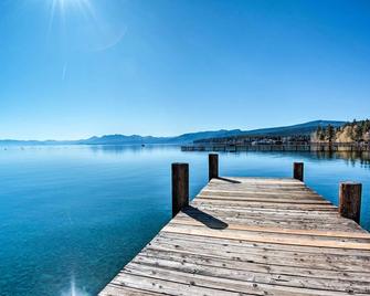Walk to Dock & Tahoe City: Modern Lakeside Cabin - Tahoe City