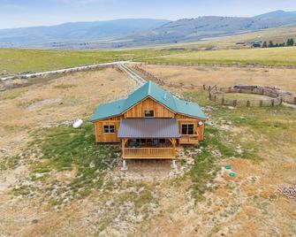 Red Mountain Ranch- Bitterroot Mountain Views - Stevensville - Edificio