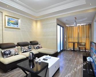 Junshuai Hostel - 昆明 - 客廳