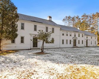 Cozy Escape at The Four Winds Estate - Concord - Building