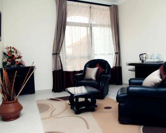 Airport View Hotel - Entebbe - Living room