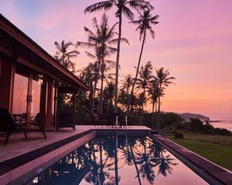 Oceanfront Pool Villa @ Balian Beach - Selemadeg Barat - Pool