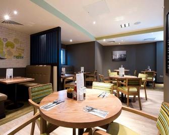 Premier Inn Newcastle City Centre (Quayside) - Newcastle upon Tyne - Restaurant