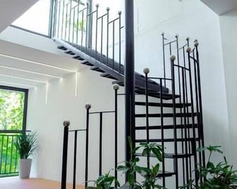 Aroma Hills Resort Munnar - Devikolam - Escaleras