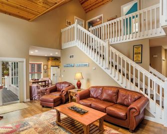 Amazing Large Sandy Beach, Hot tub, Fireplace, Dog Welcome, Kayaks, Paddleboards - Redgranite - Sala de estar