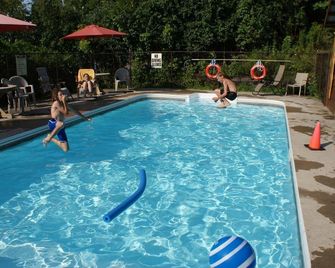 Sandy Shore Cottages Luxury Resort On Ri - Harwood