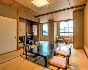 Yamaichi - Numazu - Eetruimte
