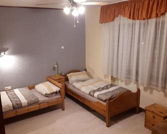 Gästehaus Möbius - Markt Erlbach - Schlafzimmer