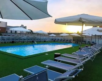 Hotel Borbonico Di Pietrarsa - Portici - Zwembad