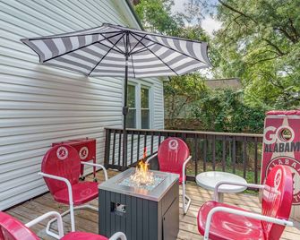 Crimson Tide Cottage- 2 King Beds- 2 5 miles to UA - Northport - Patio
