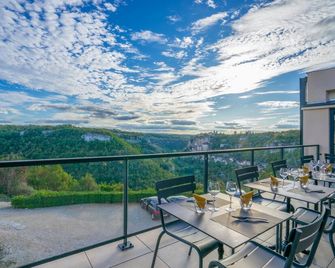 Logis Hôtels - Le Belvédère - Hôtel 2 étoiles et Restaurant - Rocamadour - Balcón