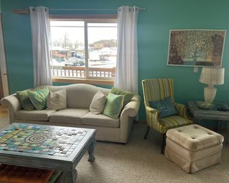 Cozy bedroom in peaceful house in Rexburg with WiFi, AC and shared living space. - Rexburg - Sala de estar